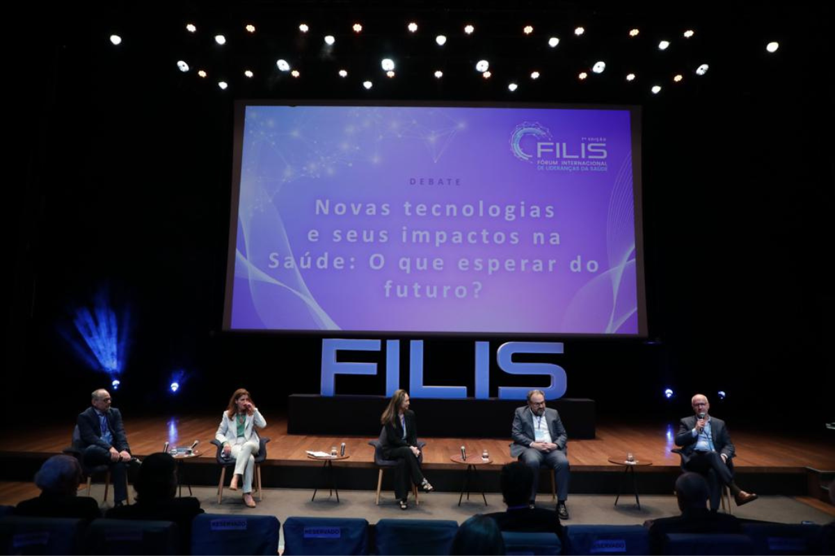 Debate sobre novas tecnologias e seus impactos para o futuro encerra a 7ª edição do FILIS