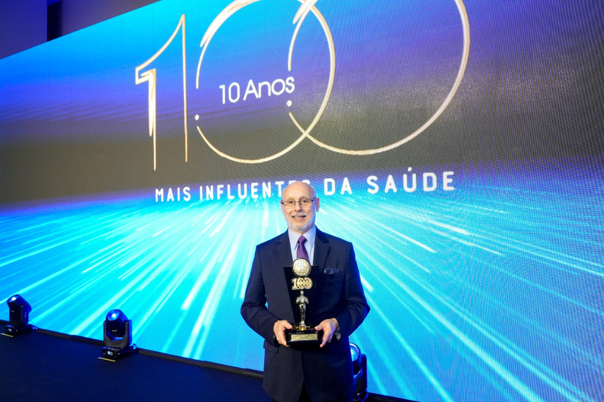 Wilson Shcolnik recebe prêmio “100 mais influentes da Saúde” por sua contribuição à frente da Abramed