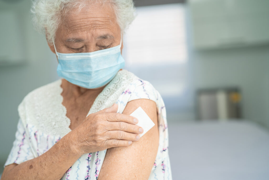 Dados recentes apontam tendência de queda para a COVID e aumento de casos de H1N1 no Brasil