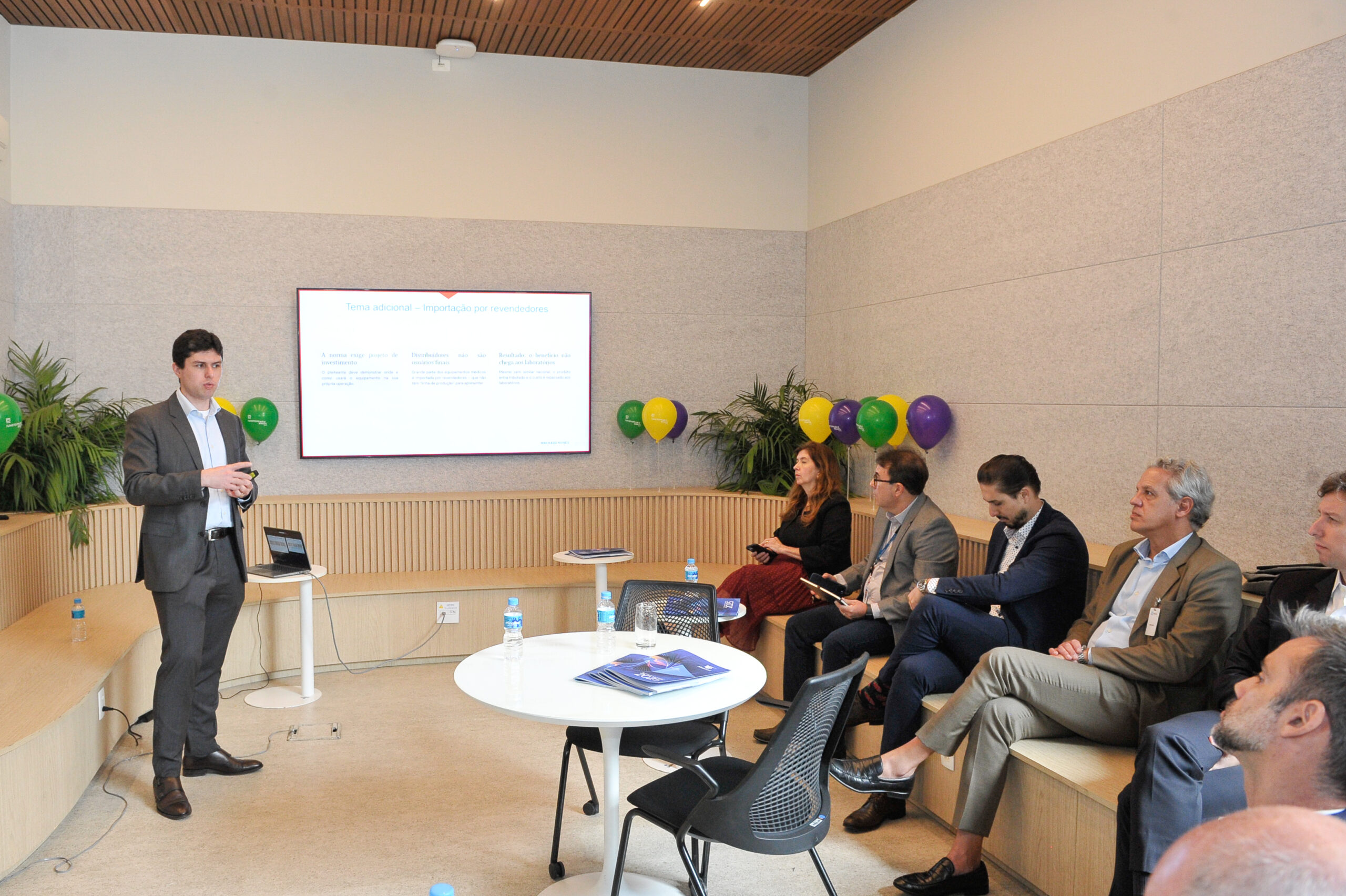 O Imposto de Importação não pode virar custo assistencial: Resolução GECEX nº 852 é debatida entre associados da Abramed