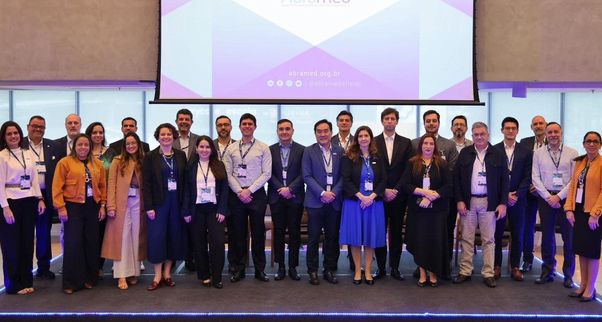 Regulação, jornada de trabalho e agenda econômica marcam reunião da Abramed com associados